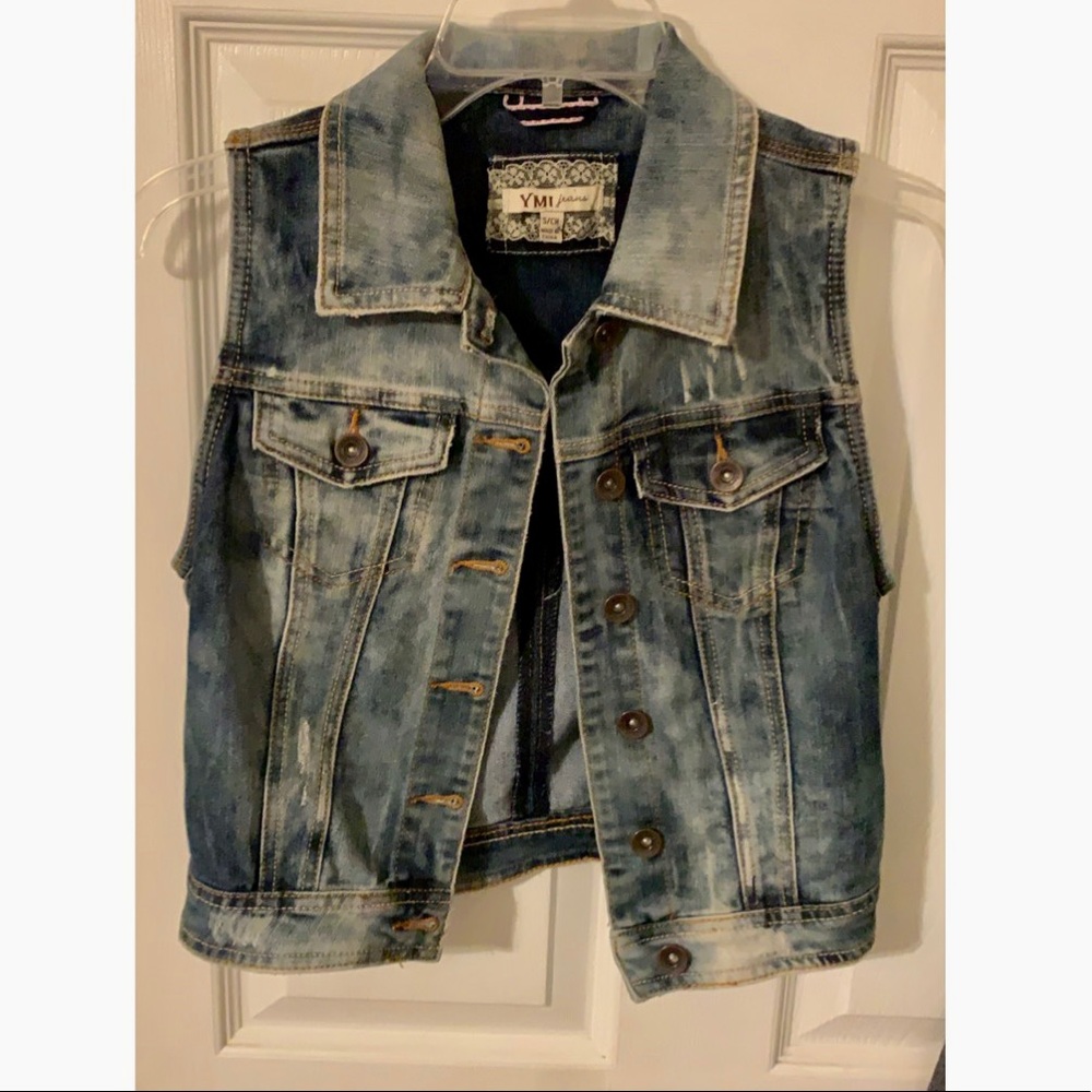 Denim Jacket-Sleeveless. Wear with EVERYTHING 😍